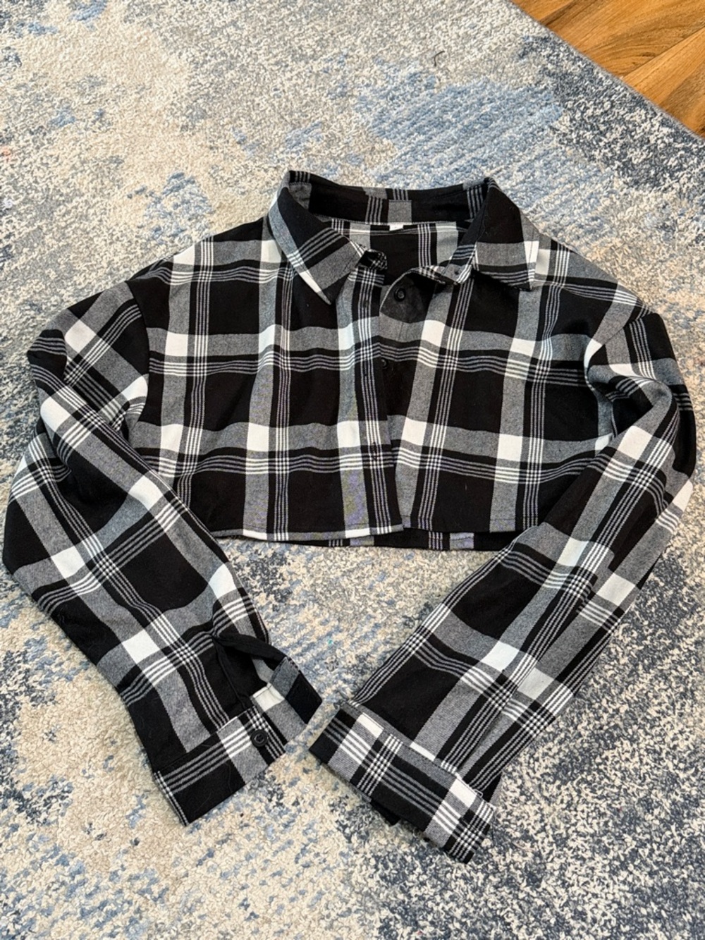 SHEIN Black and White Plaid Cropped Button-Up Top